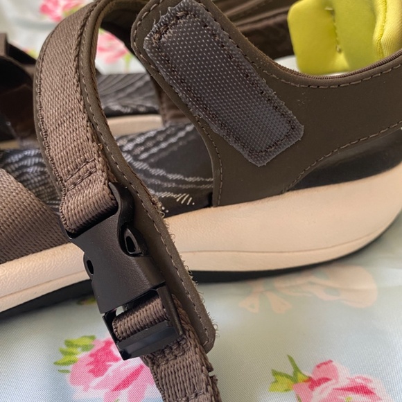 Clarks Cloudsteppers Olive Green Gray Sandal - Picture 9 of 10